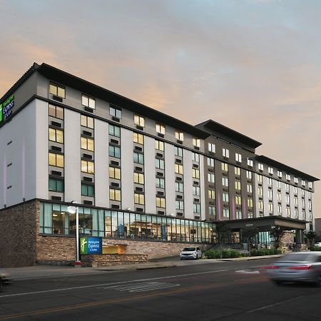 Holiday Inn Express & Suites Fort Worth Downtown By Ihg Exterior photo