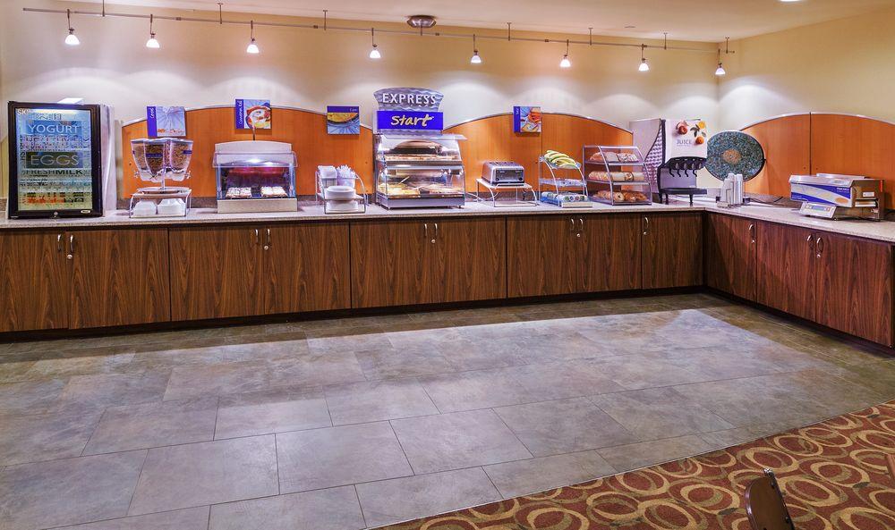 Holiday Inn Express & Suites Fort Worth Downtown By Ihg Exterior photo