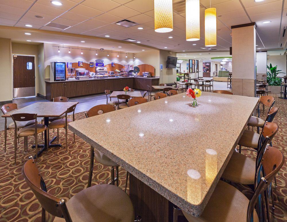 Holiday Inn Express & Suites Fort Worth Downtown By Ihg Exterior photo