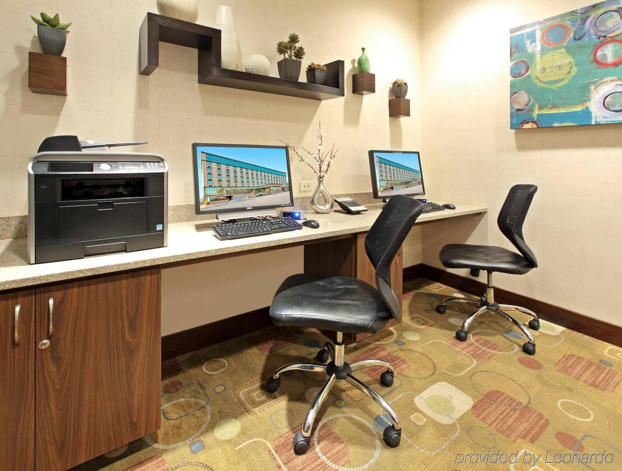 Holiday Inn Express & Suites Fort Worth Downtown By Ihg Exterior photo