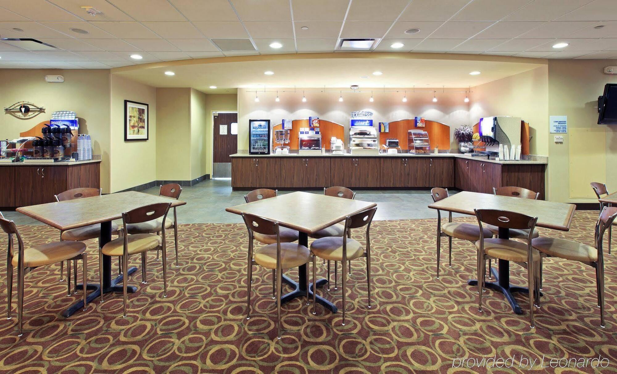 Holiday Inn Express & Suites Fort Worth Downtown By Ihg Exterior photo