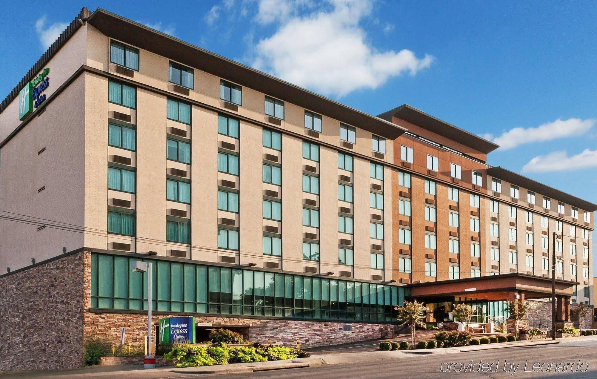 Holiday Inn Express & Suites Fort Worth Downtown By Ihg Exterior photo