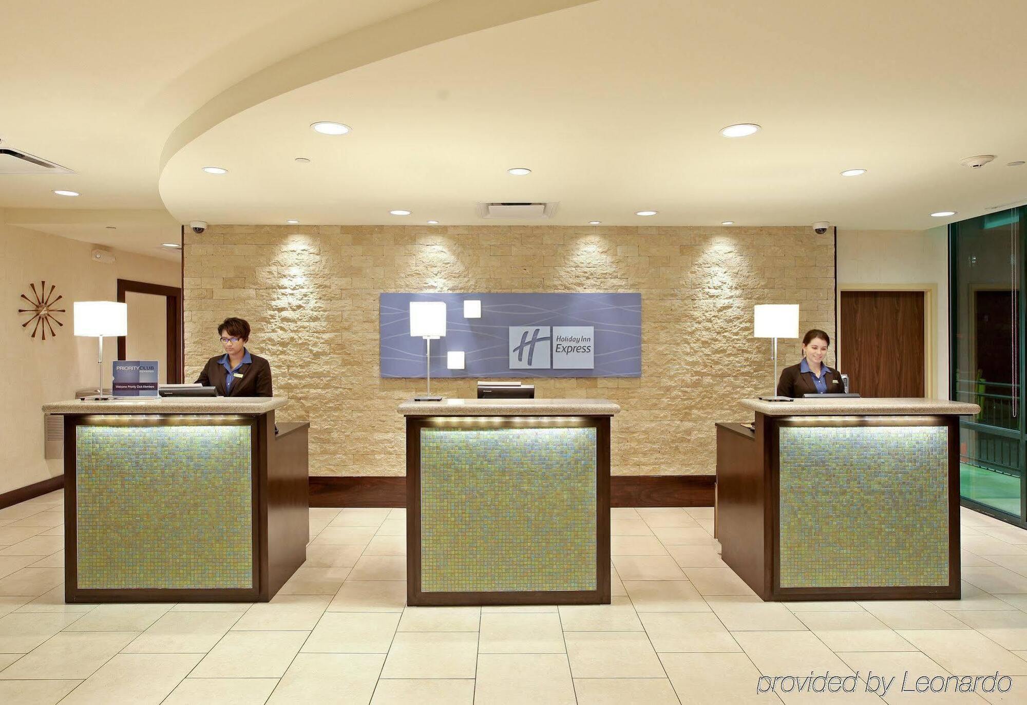 Holiday Inn Express & Suites Fort Worth Downtown By Ihg Exterior photo